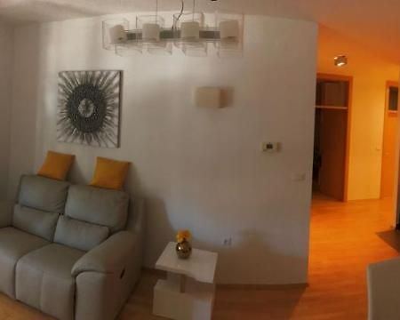 Apartment Angela With Private Garage Slot PUY 외부 사진