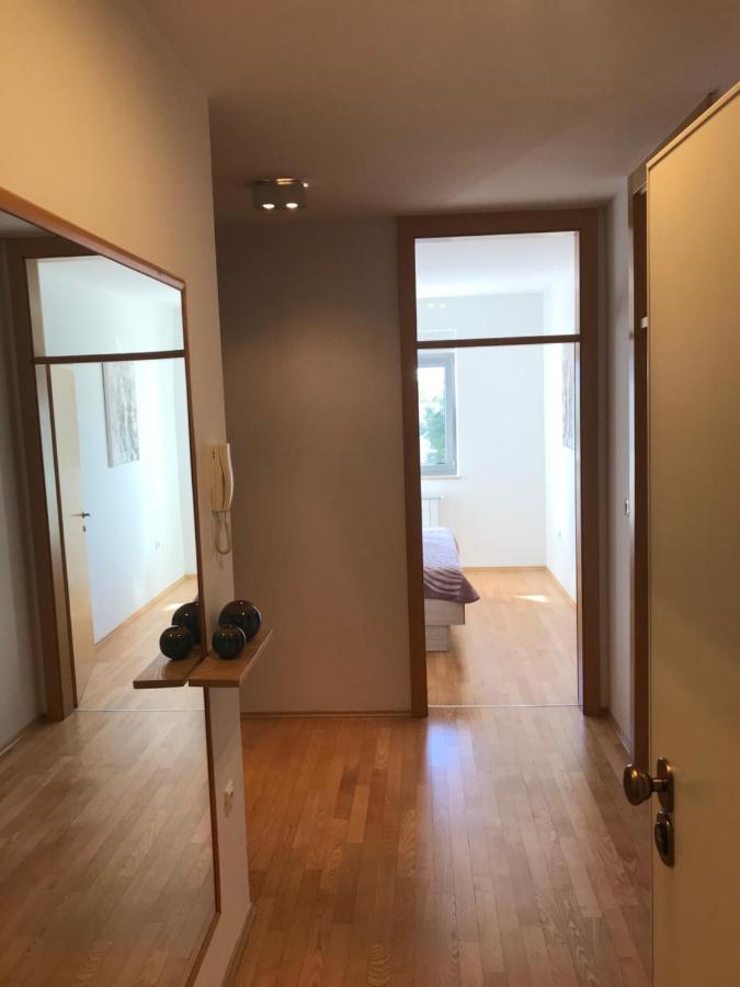 Apartment Angela With Private Garage Slot PUY 외부 사진