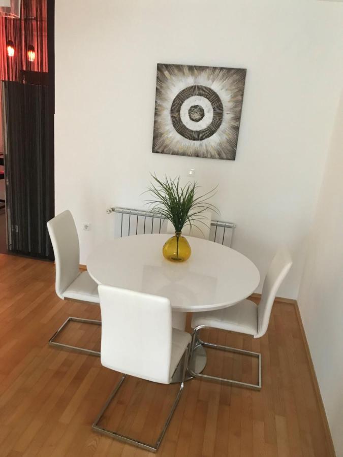 Apartment Angela With Private Garage Slot PUY 외부 사진