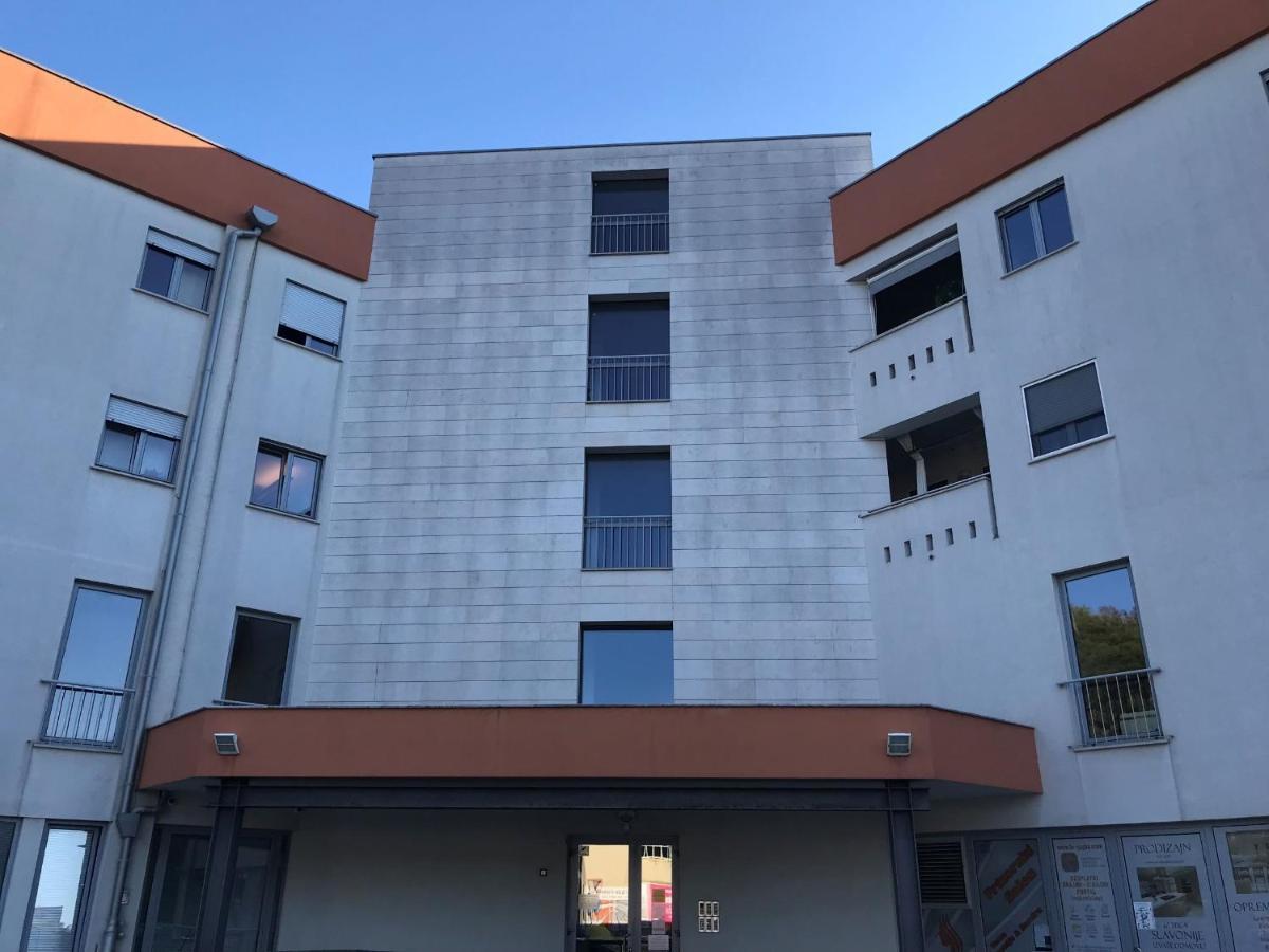 Apartment Angela With Private Garage Slot PUY 외부 사진