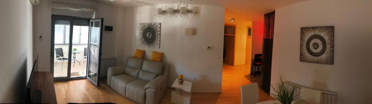 Apartment Angela With Private Garage Slot PUY 외부 사진