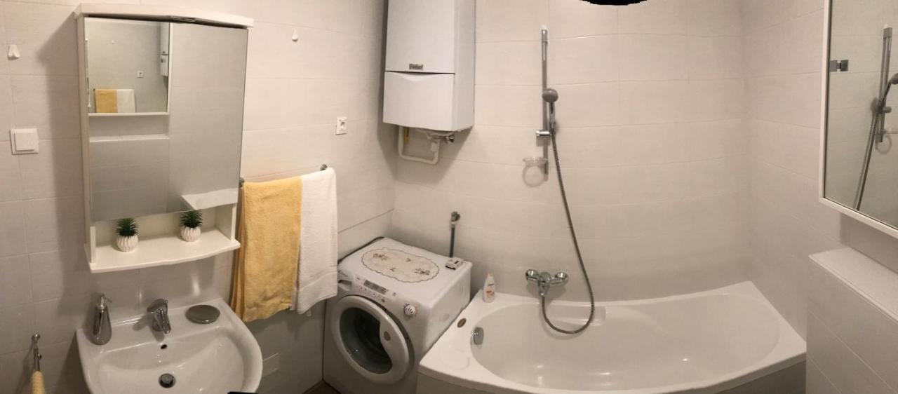 Apartment Angela With Private Garage Slot PUY 외부 사진